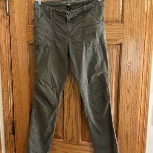 Women’s Khaki’s by Gap Skinny Utility pants.  Olive Green.  4 ankle
